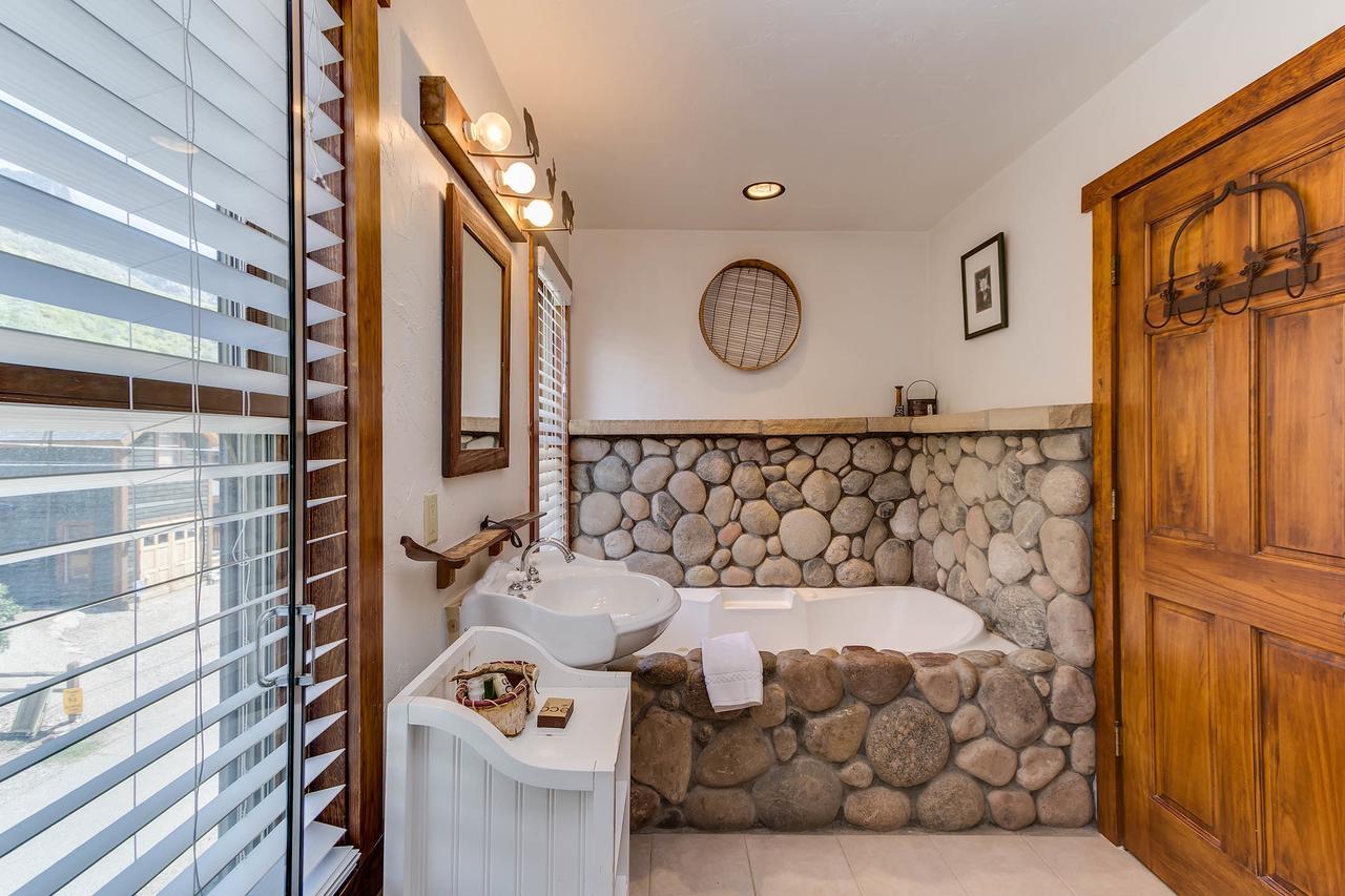 Minturn Inn Bagian luar foto